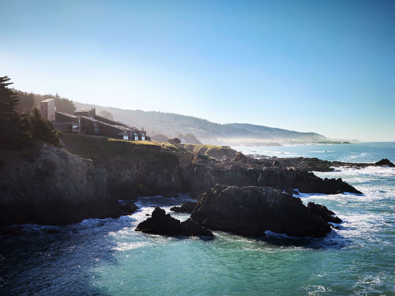 Commune Design Helps a Creative Couple Manifest Their Dream of California Coastal Bliss