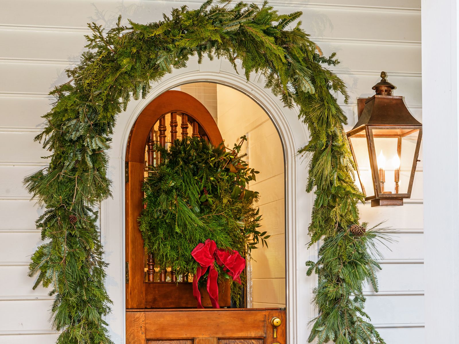 9 Christmas Wreath Ideas to Welcome a Steady Stream of Holiday Guests